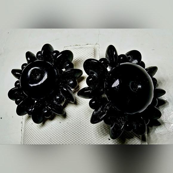 Like new vintage 1960s black sunburst Japanese screwback earrings signed Japan - Picture 4 of 9